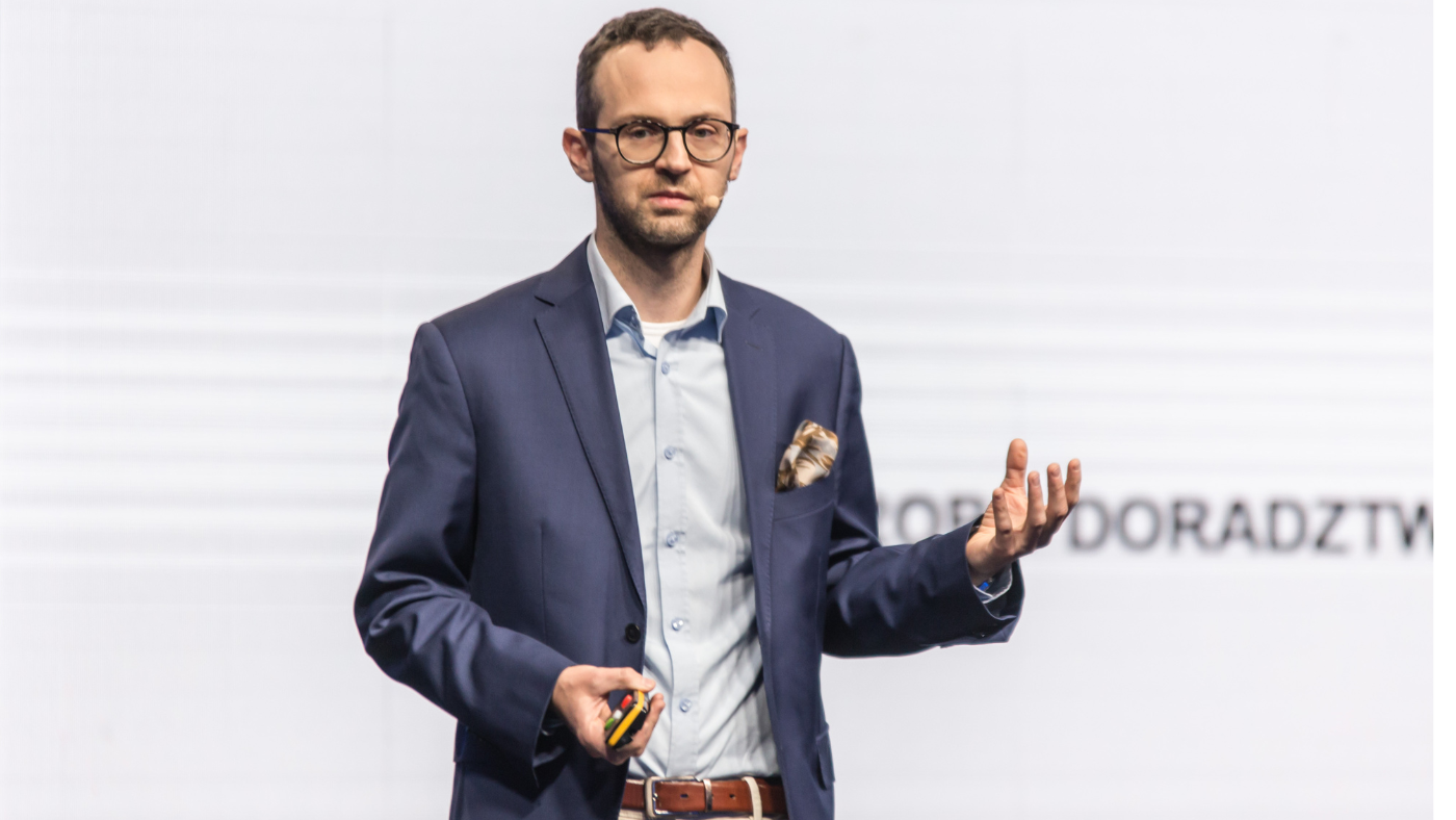 Doradca roku 2030 – robot, człowiek, czy mix?